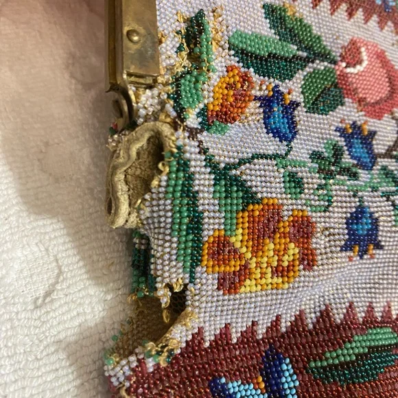 Very delicate french floral Microbead purse - Picture 14 of 16